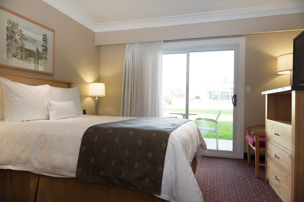 Best Western Plus Kelowna Hotel & Suites 5