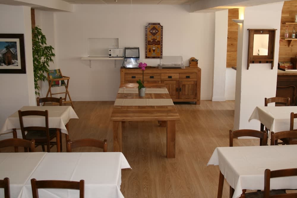 Adonis Hotel Le Chastellan 1