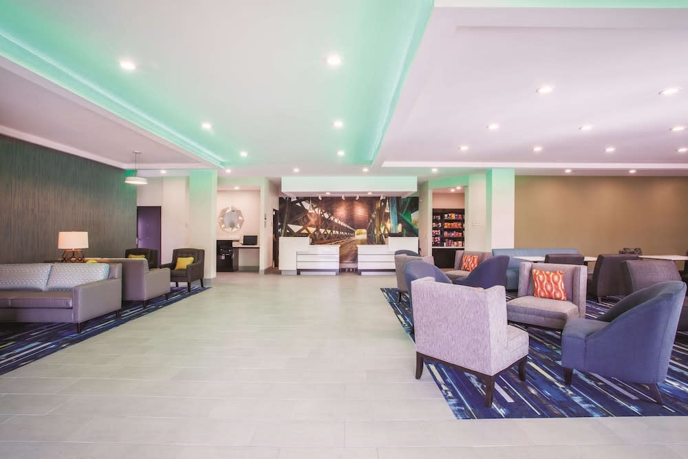 La Quinta Inn & Suites by Wyndham Cullman 2
