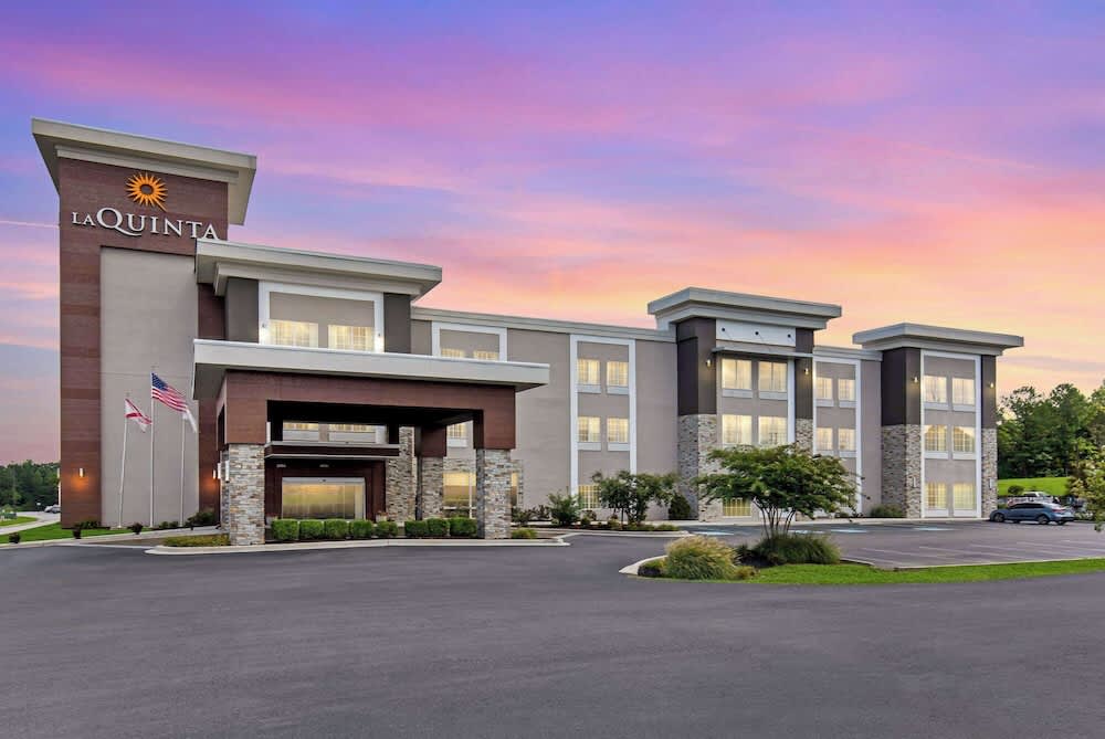 La Quinta Inn & Suites by Wyndham Cullman 1