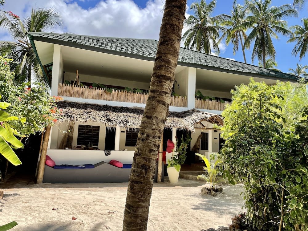 Blue Reef Sport & Fishing Lodge and Bungalows 1