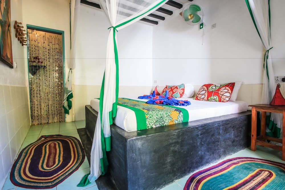Blue Reef Sport & Fishing Lodge and Bungalows 2