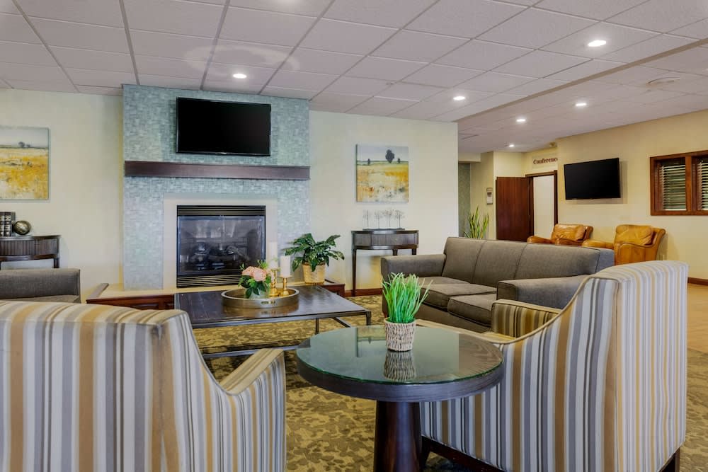 Best Western Plus Dubuque Hotel and Conference Center 2
