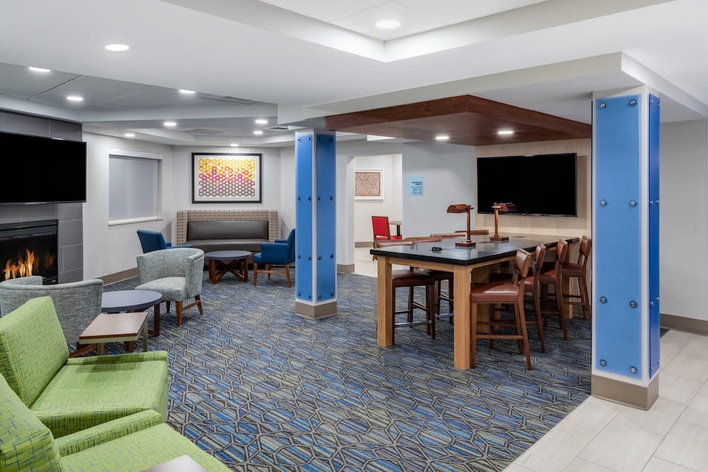 Holiday Inn Express & Suites COLORADO SPRINGS AIRPORT by IHG 2