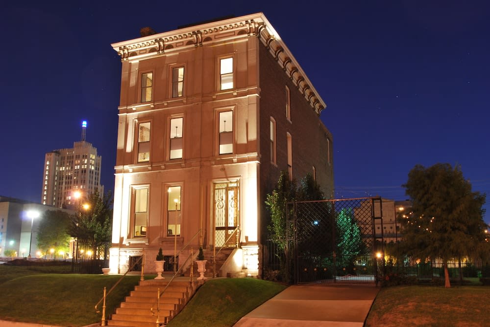 Grand Center Inn 1