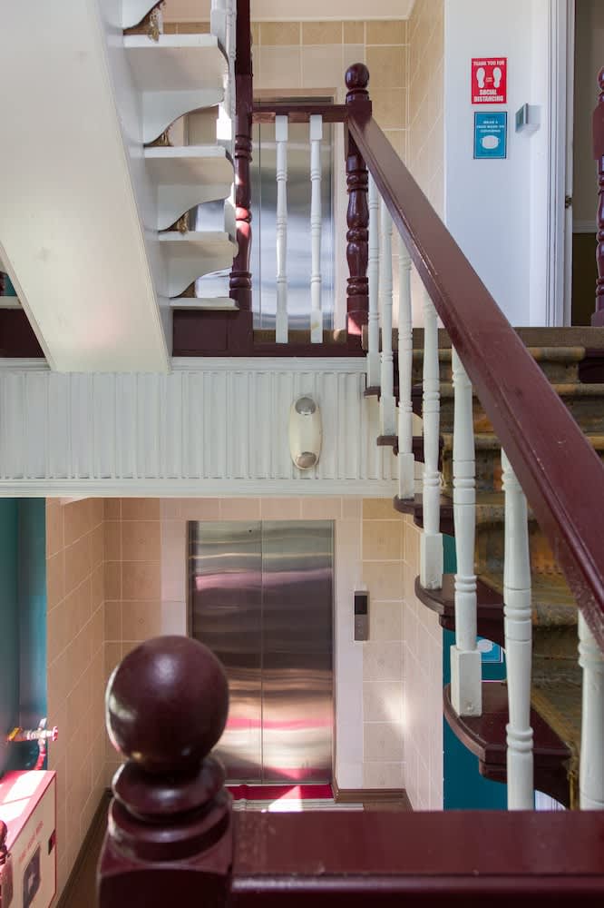Regency Suites Hotel 2