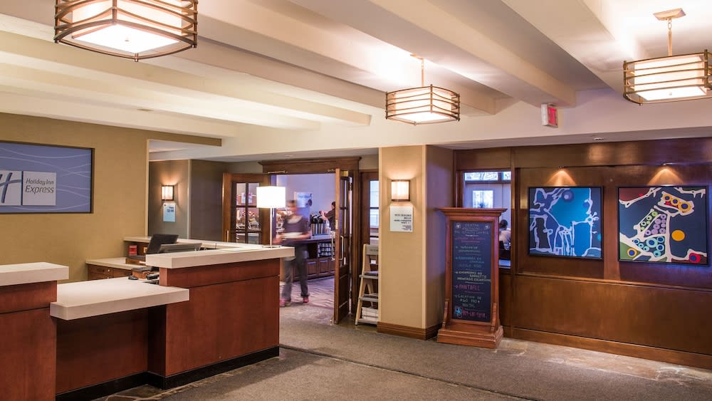 Holiday Inn Express and Suites Tremblant by IHG 2