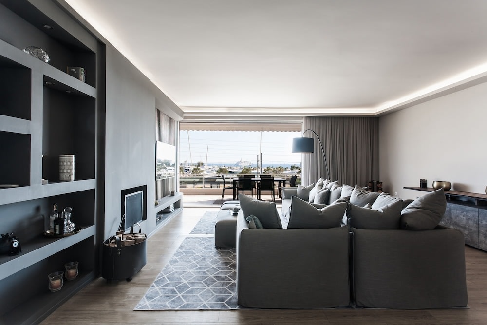 5BD 2 Level Beachfront Luxury Apt by the Olon 2