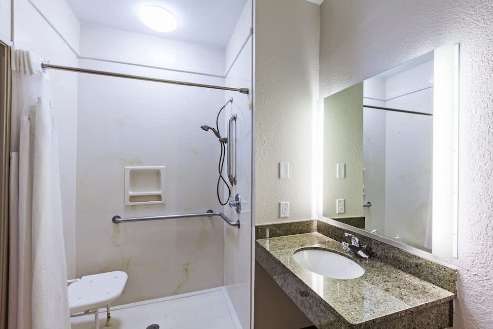 Holiday Inn Express & Suites TULSA S BROKEN ARROW HWY 51 by IHG 2
