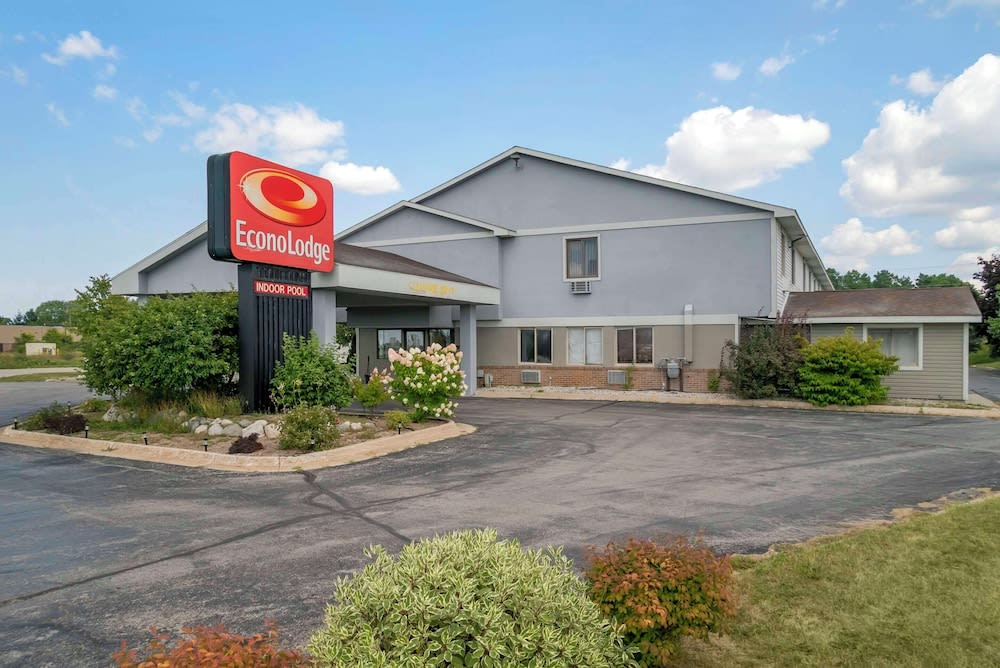 Econo Lodge Traverse City South 1