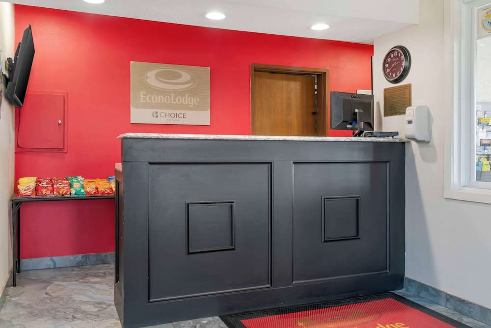 Econo Lodge Traverse City South 2