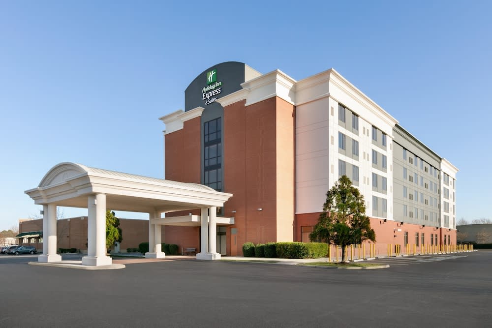 Holiday Inn Express & Suites NORFOLK AIRPORT by IHG 1