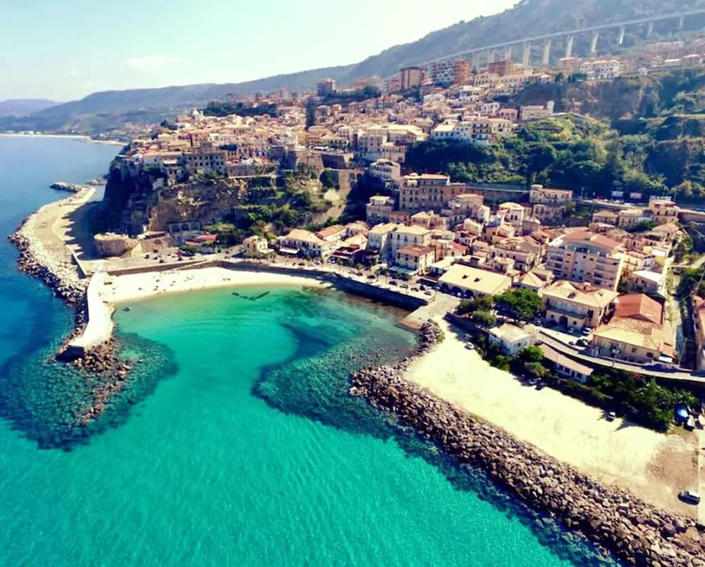 Italian charm, modern elegance in Pizzo 1