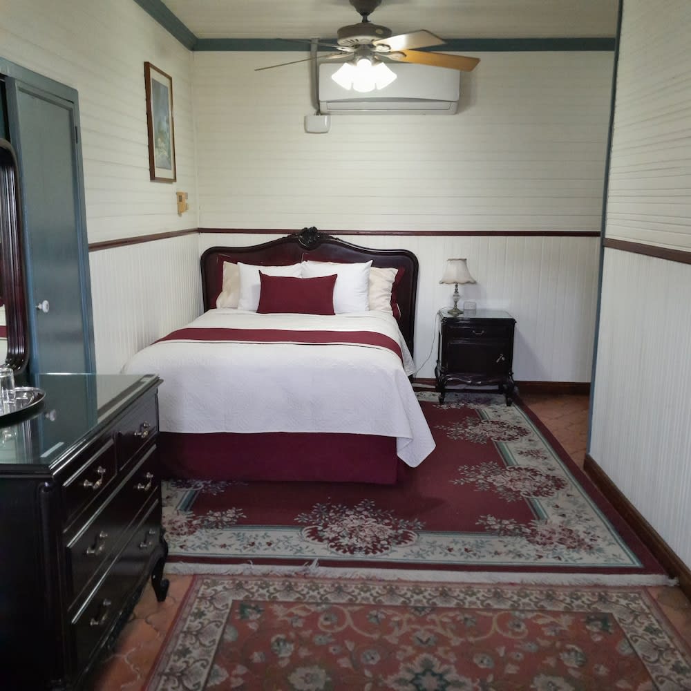 Hotel Santo Tomas / Historical Property 1