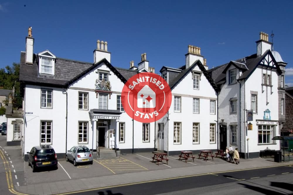 Burnett Arms Hotel 1