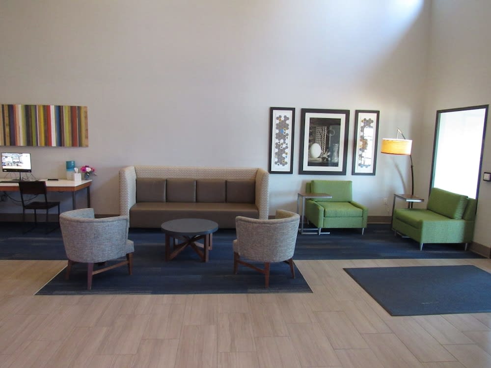 Holiday Inn Express & Suites South - Lincoln by IHG 4