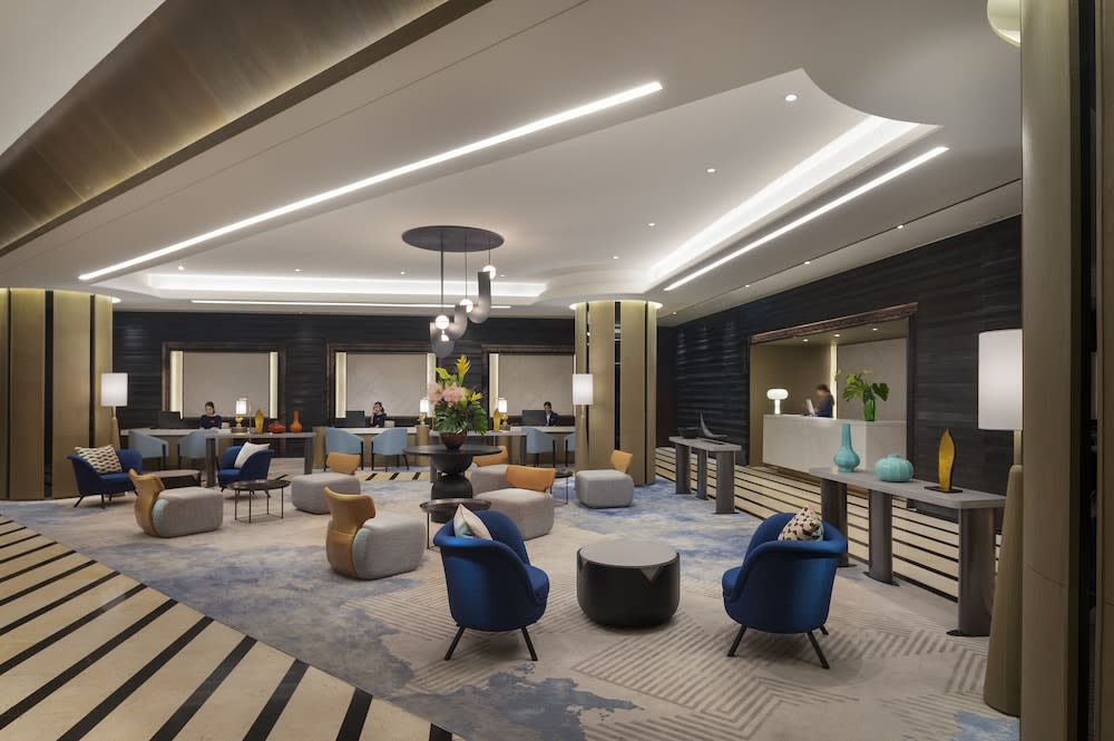 Crowne Plaza BANGKOK LUMPINI PARK by IHG 2