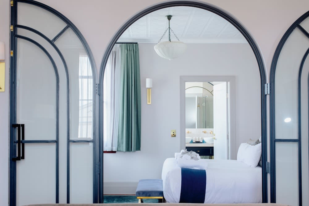 Tattersalls Hotel 1