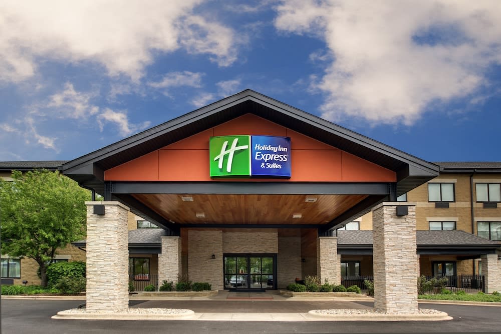 Holiday Inn Express & Suites Aurora - Naperville by IHG 1