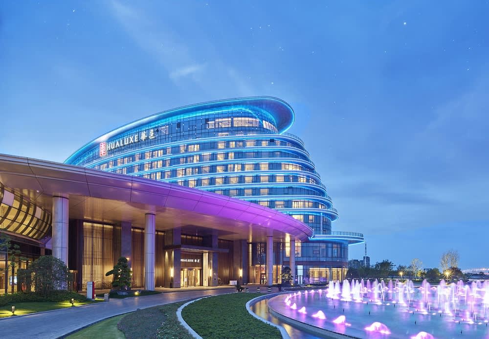 HUALUXE Nanjing Yangtze River 1