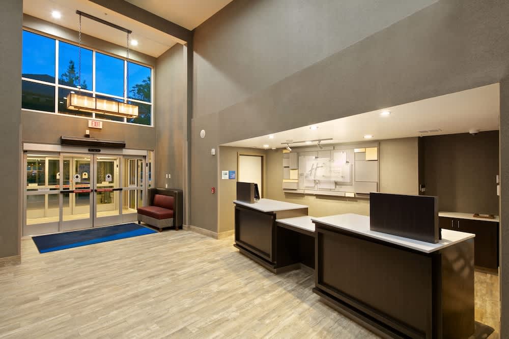 Holiday Inn Express & Suites PASO ROBLES by IHG 2