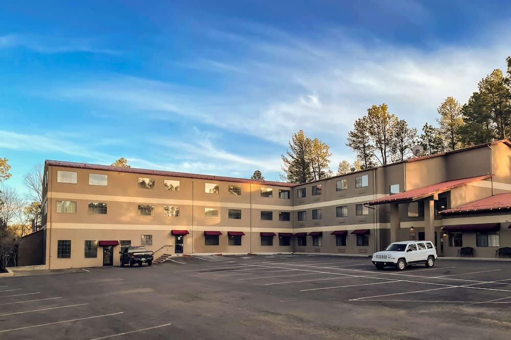 Comfort Inn & Suites Midtown 1