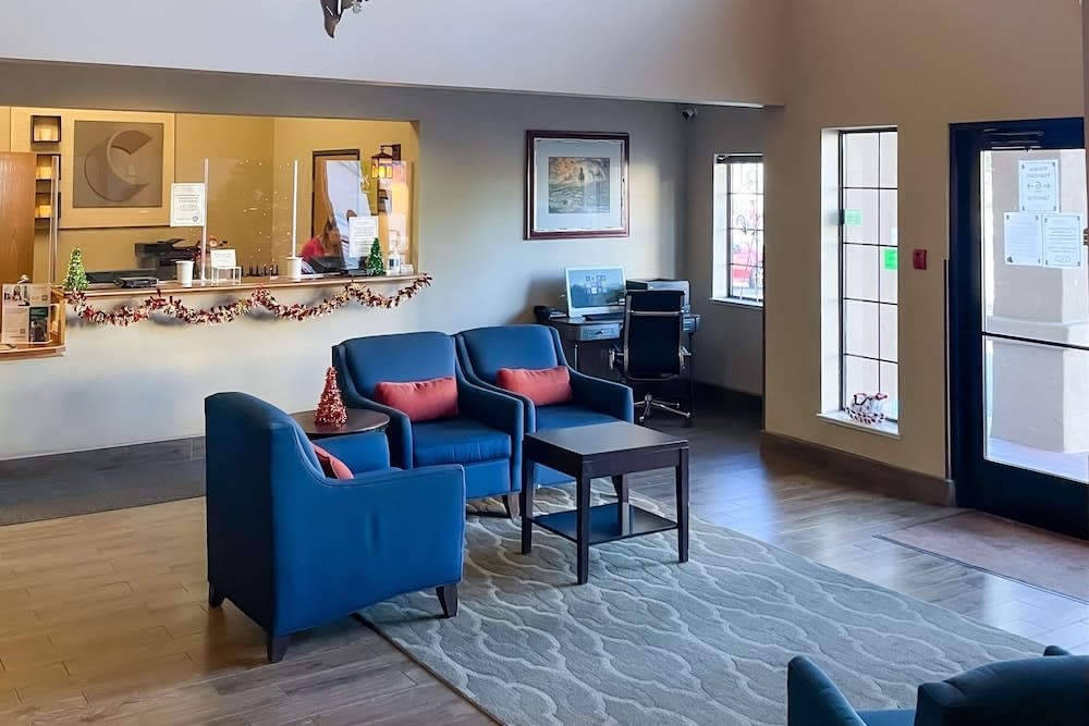 Comfort Inn & Suites Midtown 2