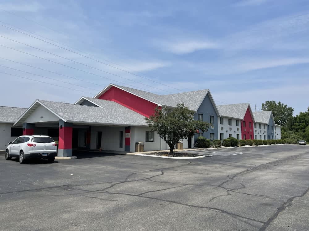 Ramada by Wyndham Effingham 1