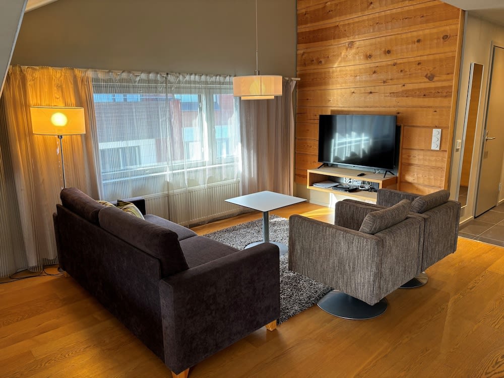 Levi Suites Unna Mànnu 1