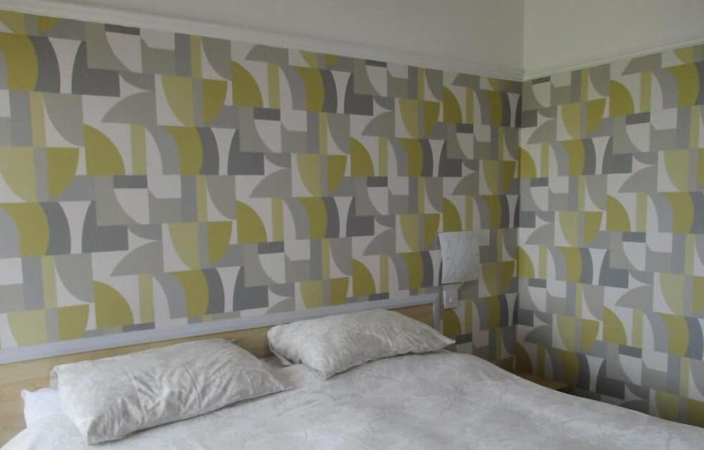 Sefton Lodge SEAFRONT ,PANORAMIC SEA VIEW ENSUITE BALCONY ROOMS AVAILABLE, GUEST GARDEN 1