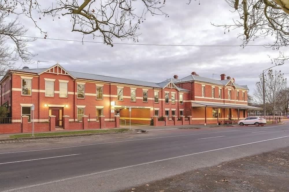 Lake Inn - Ballarat 1
