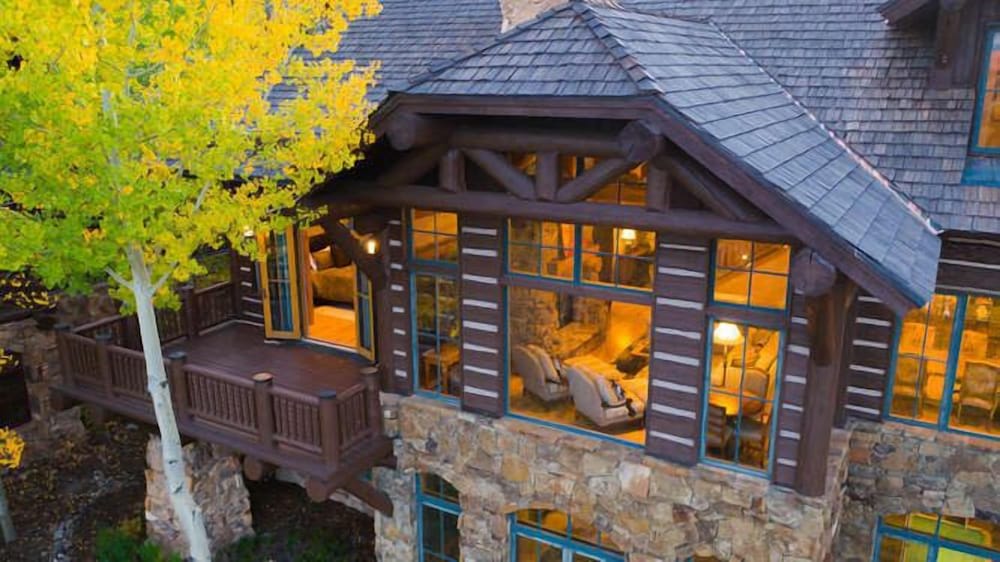 Snowberry by Elevation Accommodations 1