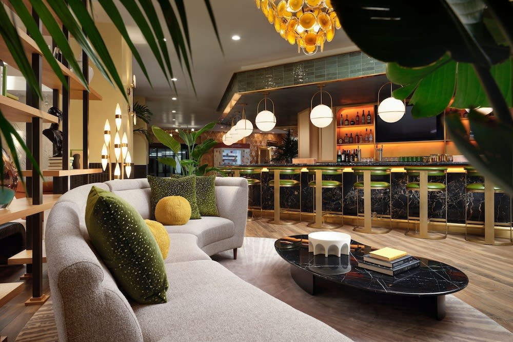 Burton House, Beverly Hills, A Tribute Portfolio Hotel 1