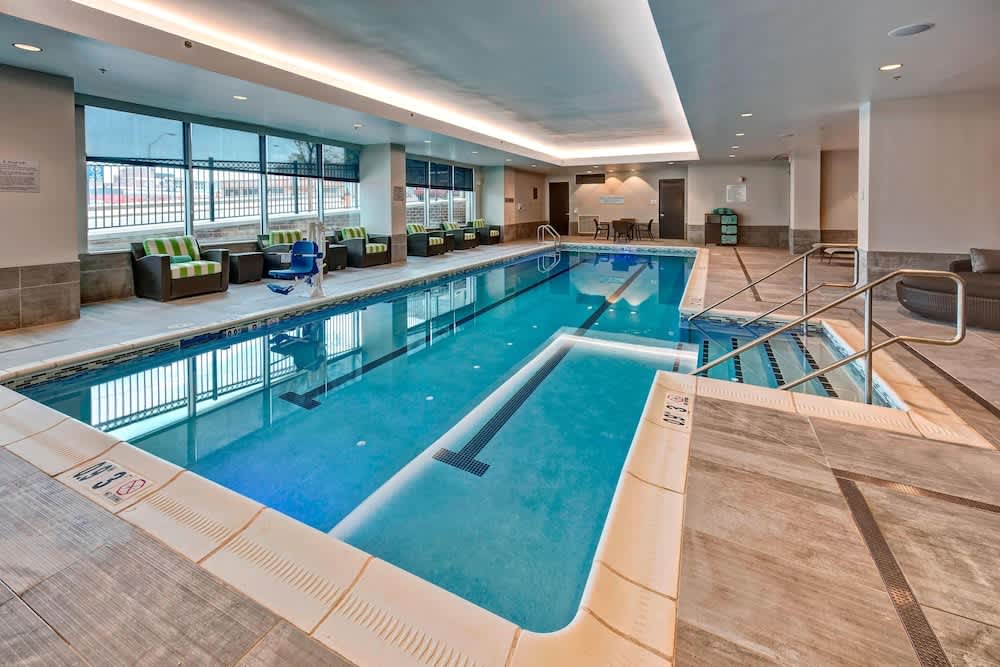 Courtyard by Marriott Kansas City Downtown/Convention Center 1