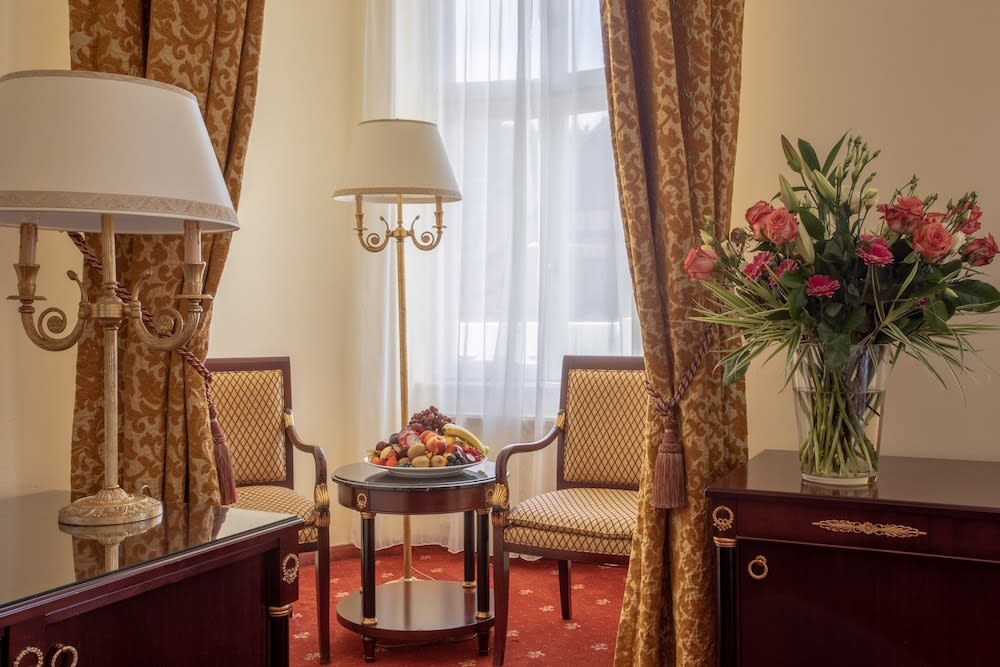 Savoy Westend Hotel 4