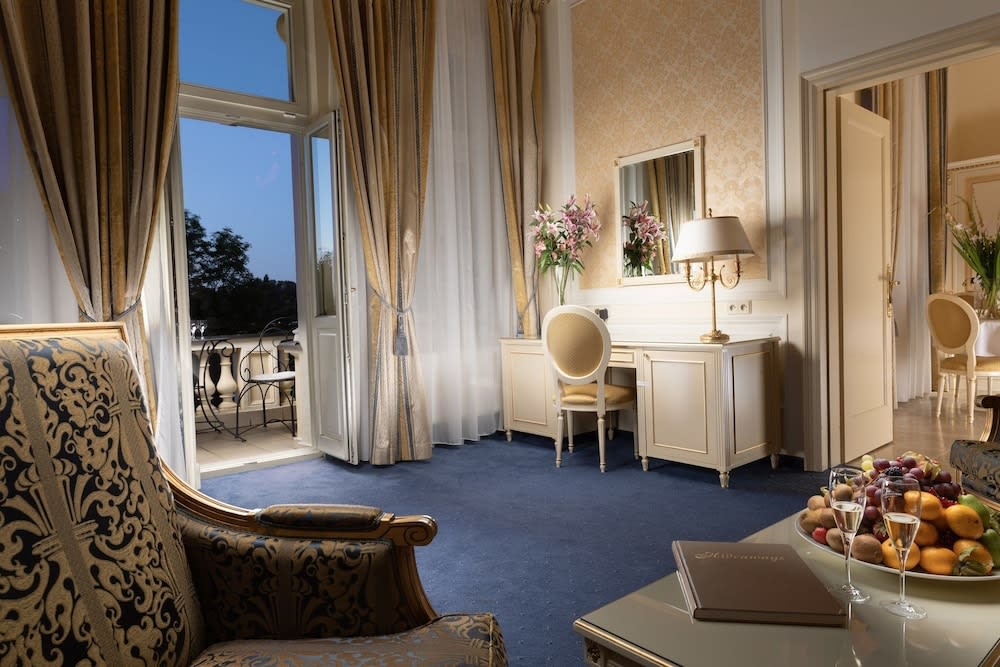 Savoy Westend Hotel 5