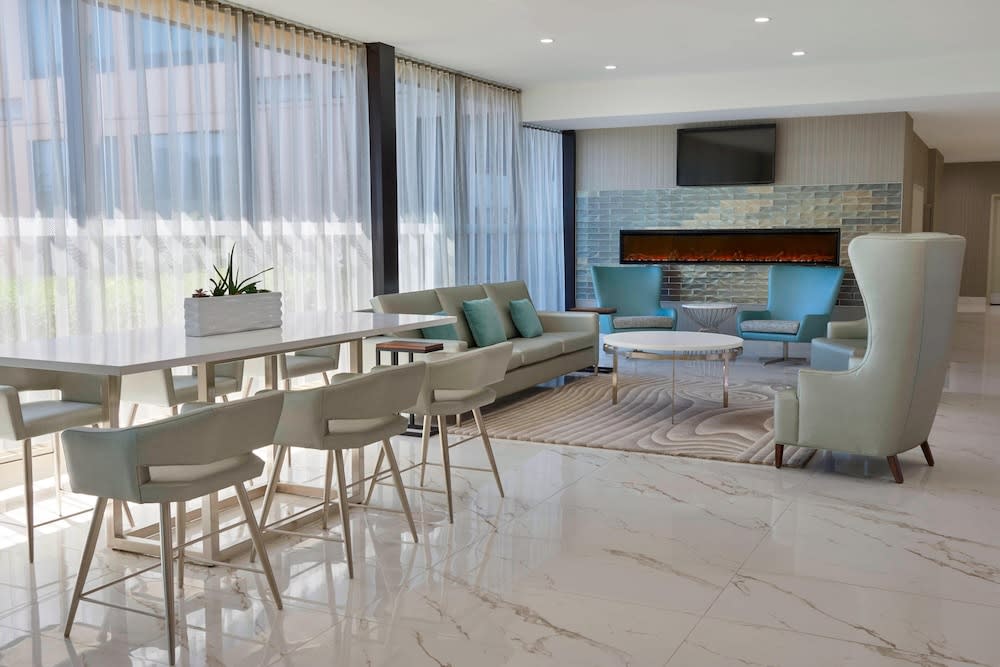 Four Points by Sheraton Toronto Airport 2