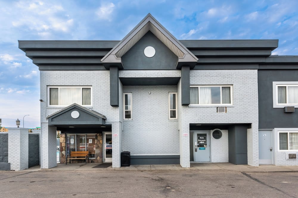 Travelodge by Wyndham Calgary South 2