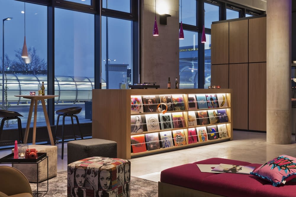 MOXY Vienna Airport 4