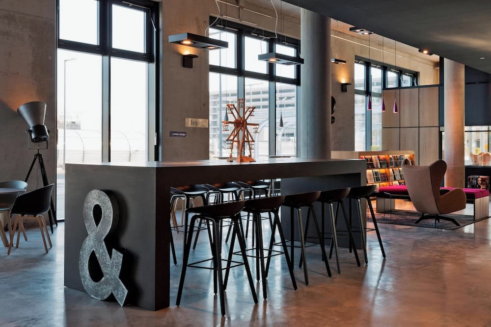 MOXY Vienna Airport 5