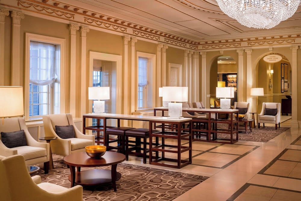 Sheraton Commander Hotel 3