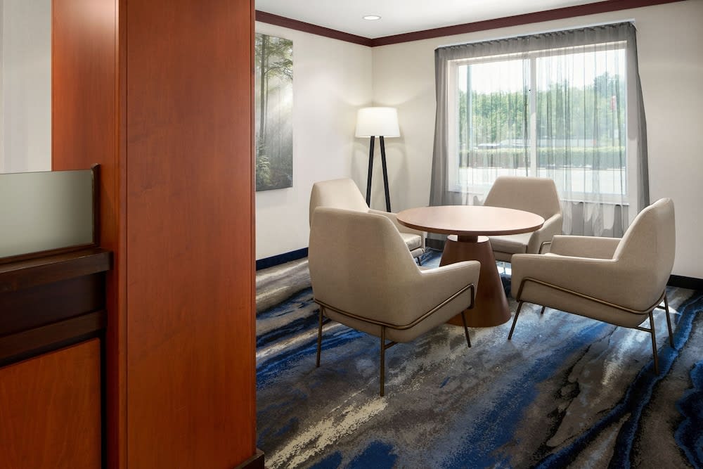 Fairfield Inn & Suites Bedford 2