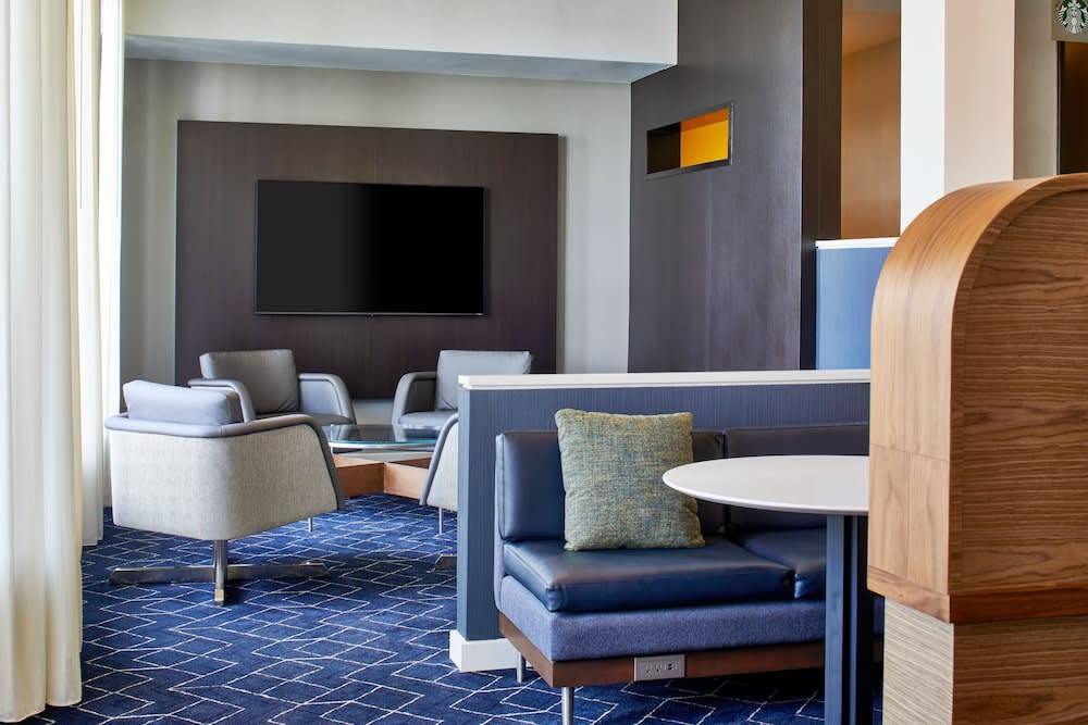 Courtyard by Marriott Memphis Airport 5
