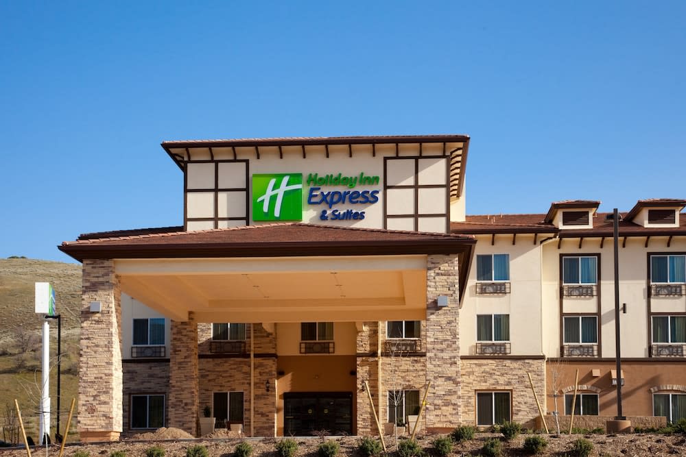 Holiday Inn Express & Suites FRAZIER PARK by IHG 1