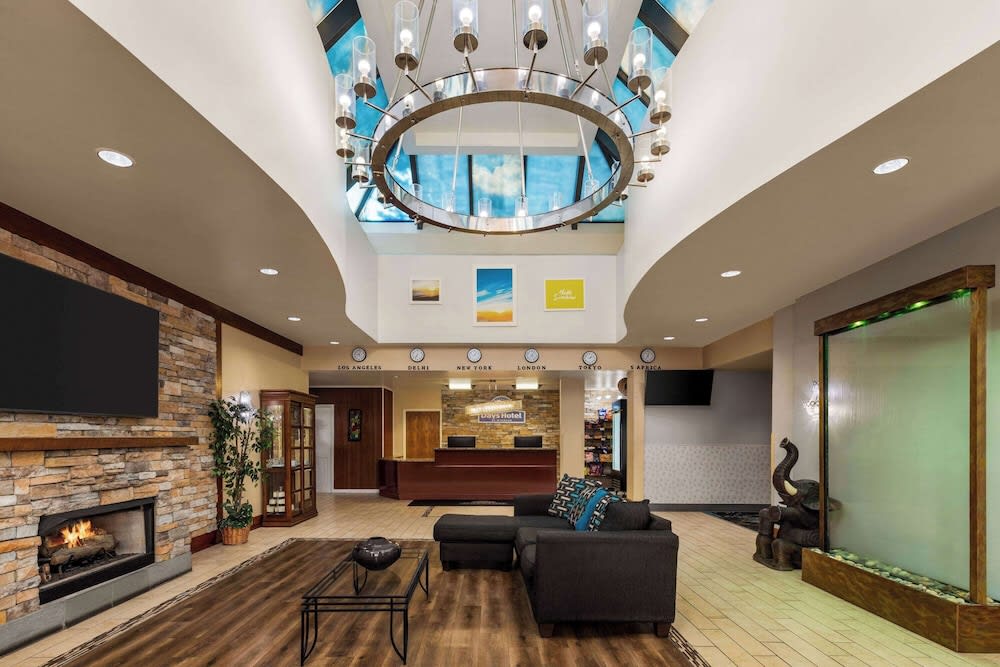 Days Hotel by Wyndham Allentown Airport / Lehigh Valley 2