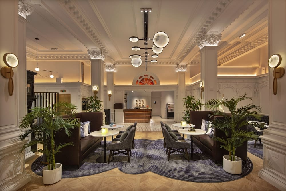The Algonquin Hotel Times Square, Autograph Collection 2