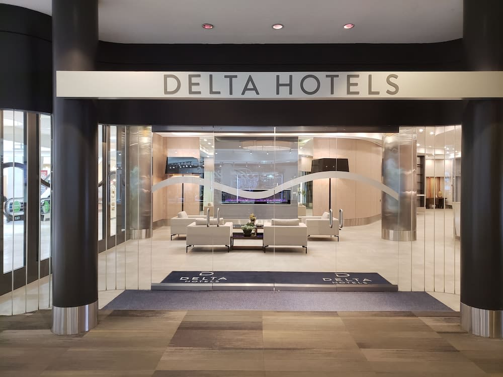 Delta Hotels by Marriott Edmonton Centre Suites 2