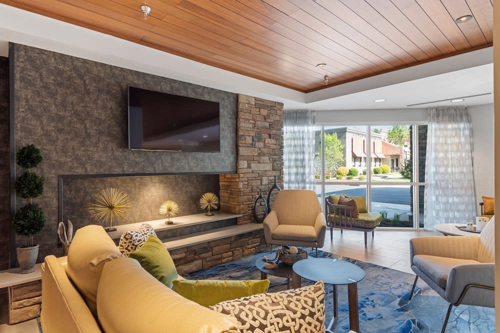 Fairfield Inn & Suites by Marriott Hickory 2