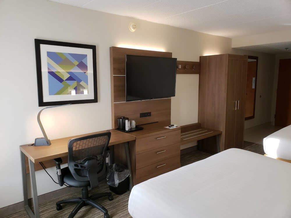 Holiday Inn Express Edgewood-Aberdeen-Bel Air by IHG 2