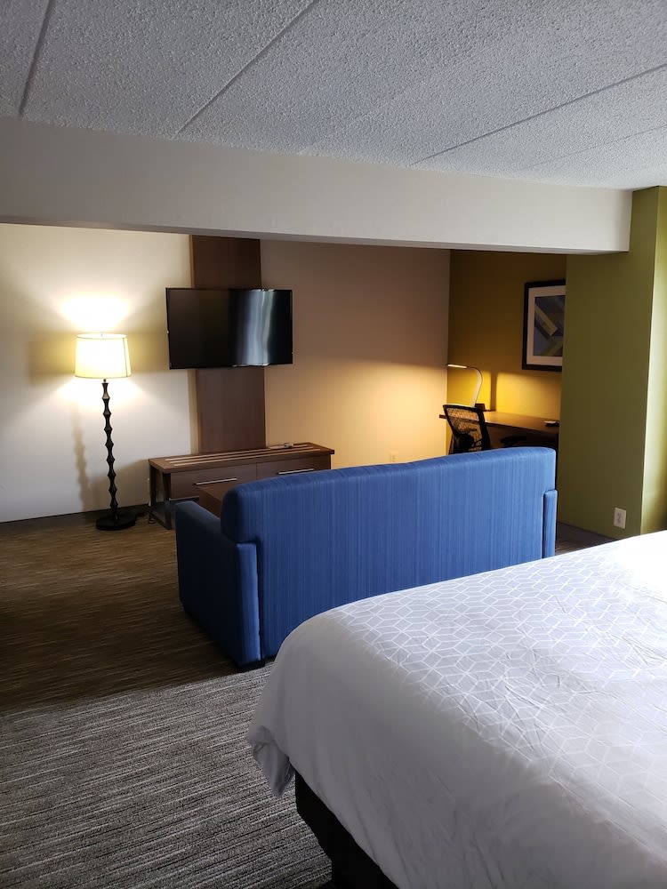 Holiday Inn Express Edgewood-Aberdeen-Bel Air by IHG 5